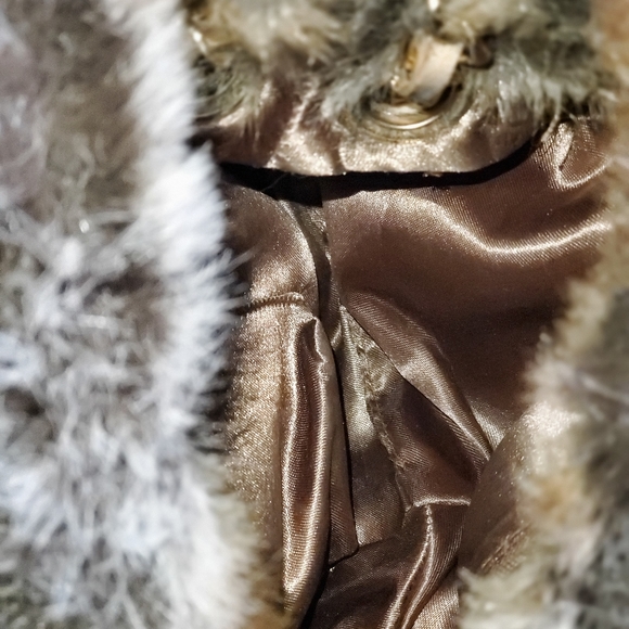 Apartment 9, NWOT, faux fur handbag - Picture 3 of 3